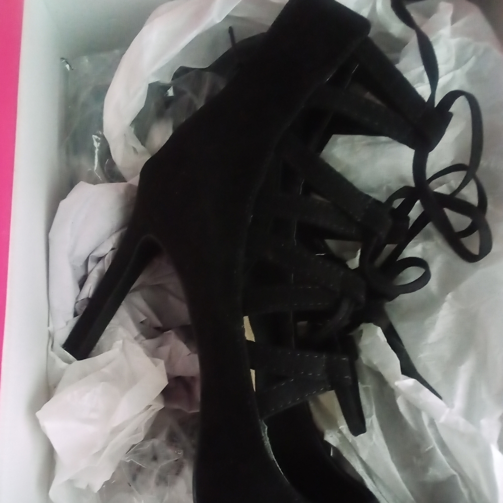 Heels - Picture 2 of 2